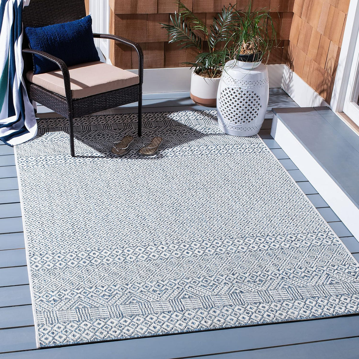 Ivory Green Round Indoor Outdoor Area Rug N514601