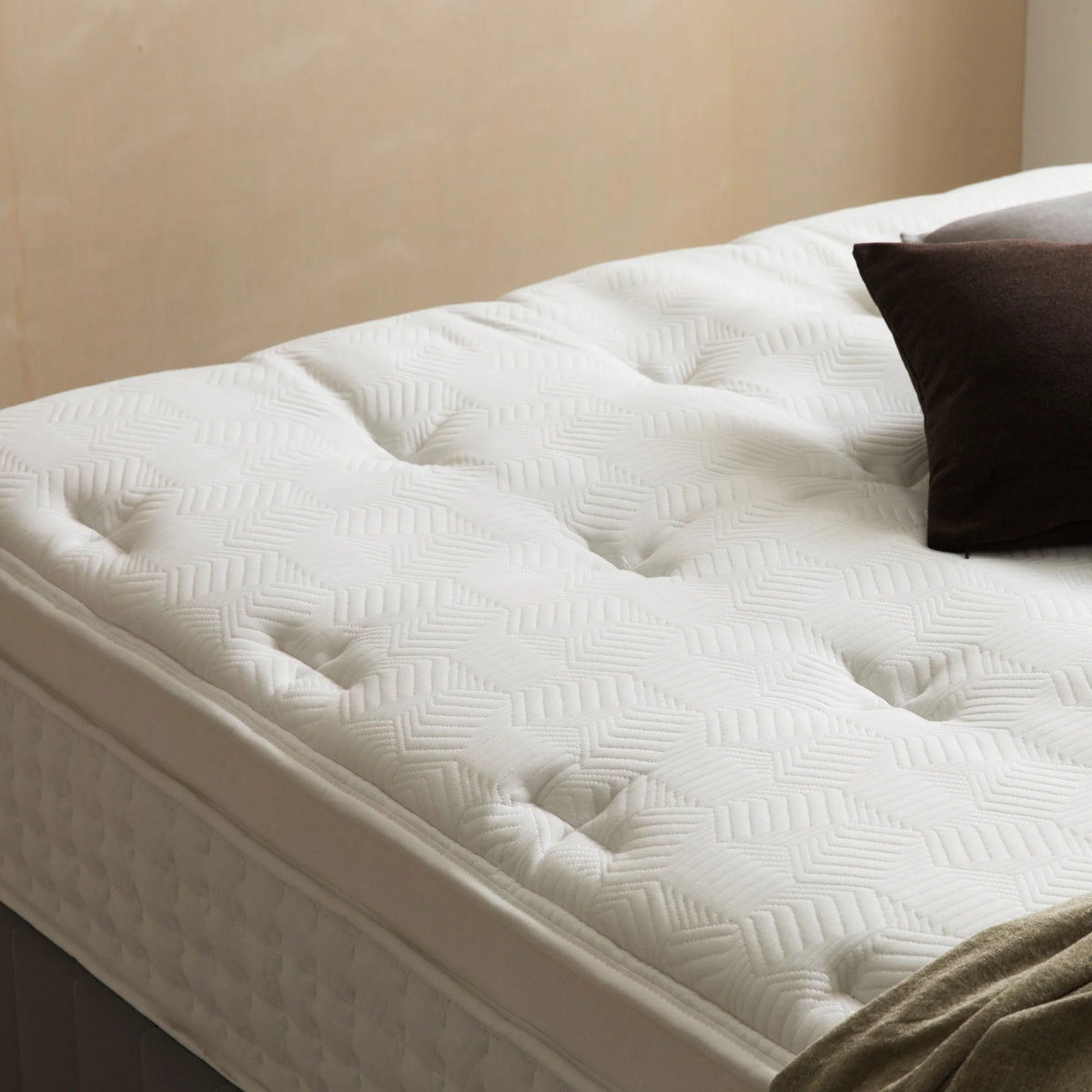 12 Hybrid Mattress Full W661